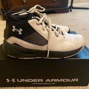 UA Boys Size 3 Sneakers